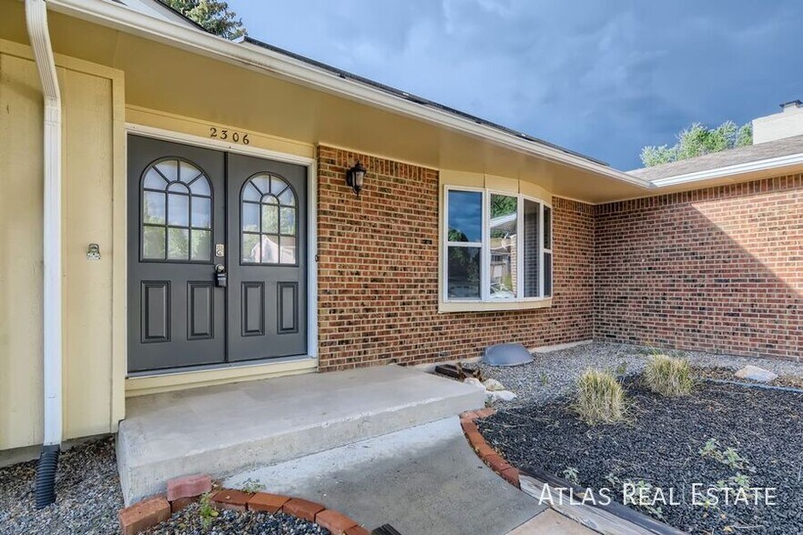 Building Photo - 2306 Zane Pl