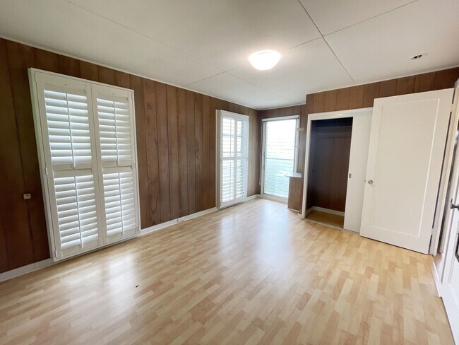 Building Photo - N116ach (REOM)