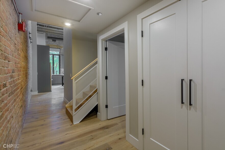 Building Photo - 729 N Sangamon St