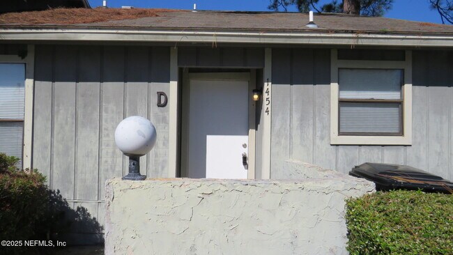 Primary Photo - 1454 Gifford Ave