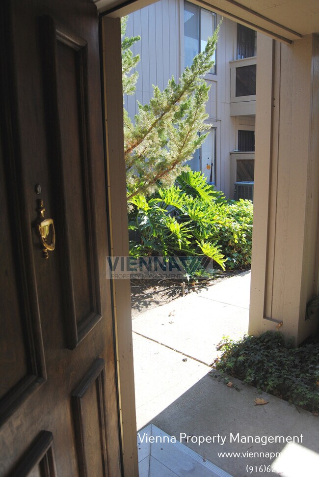 Building Photo - Fair Oaks Condo