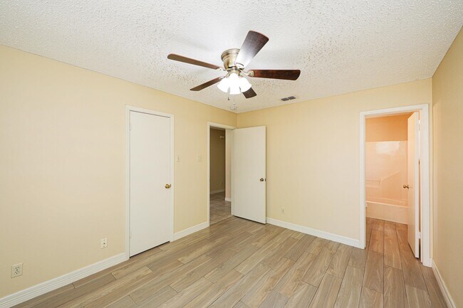 Building Photo - 2408 Milford Ct