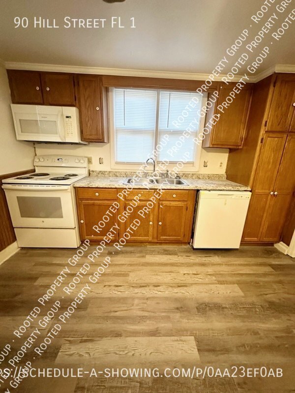 Building Photo - 2 Bedroom-- Heat, Dishwasher, Washer/Dryer...