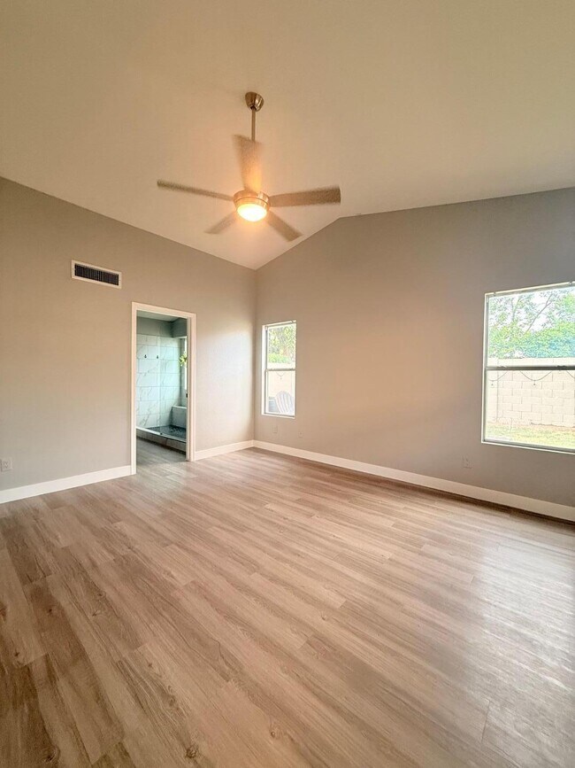 Building Photo - 3948 E Stanford Ave