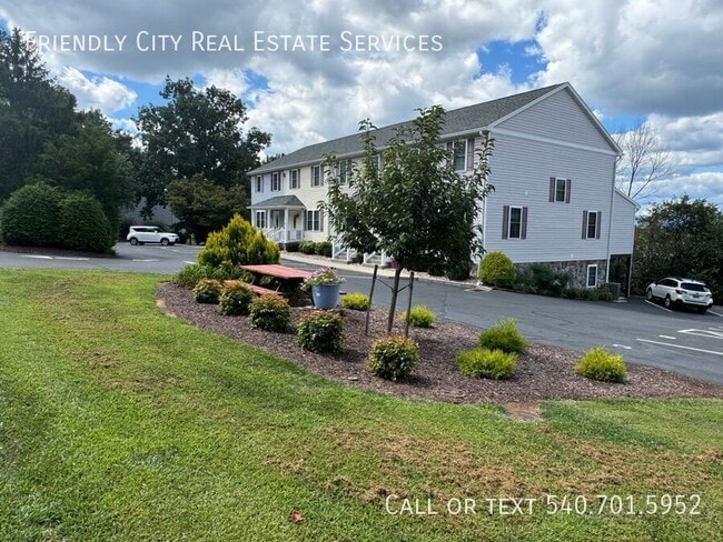 Building Photo - 1131 Lincolnshire Dr