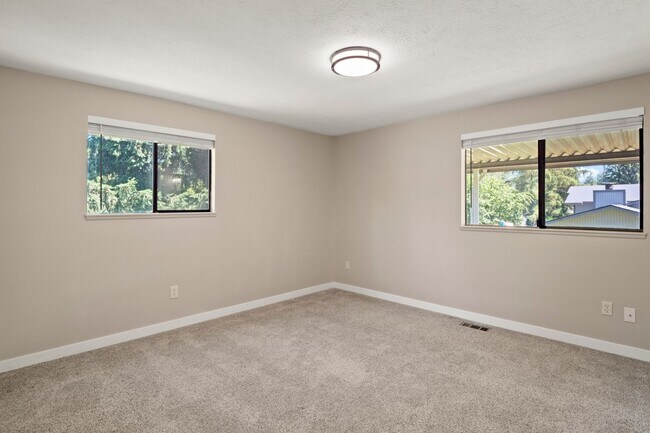Building Photo - 4 Bed 3 Bath Home in Cul-de-sac with Massive 18X40 insulated shop