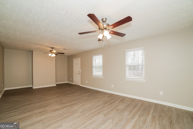 Building Photo - 5885 S Quail Dr