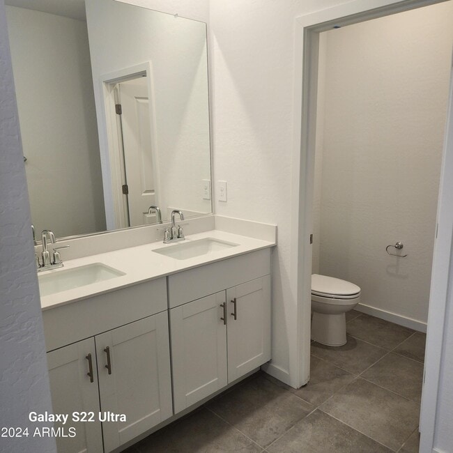 Building Photo - 40150 W Wade Dr