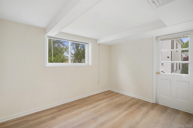 Building Photo - 85 Ewart St