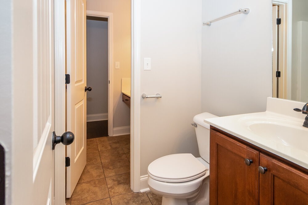 Building Photo - 3080 Magnolia Dr