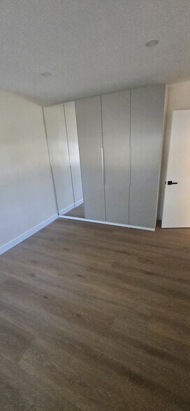 Building Photo - 1802 Los Encinos Ave