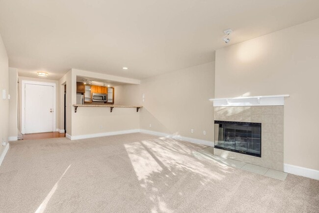 Building Photo - 300 N 130th St