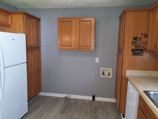 Building Photo - 504 Sunrise Ln