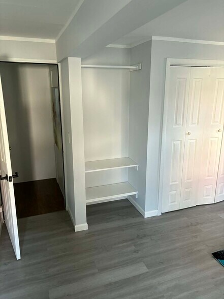 Building Photo - 723 Sharon Ave