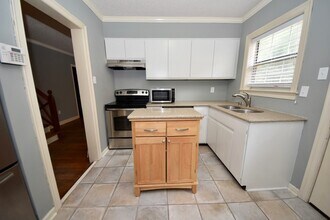 Building Photo - Gated 3 Bedroom, 2 Bathroom Near Chickasaw Gardens