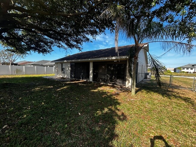 Building Photo - 3307 SW 11th Pl