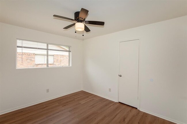 Building Photo - 914 Avenue G
