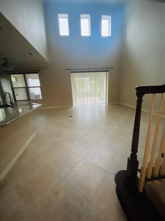 Building Photo - 8812 Tropical Palm Dr