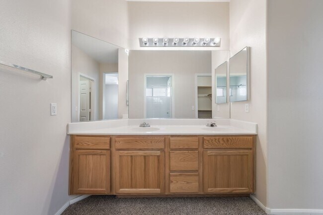 Building Photo - Beautiful Single Story Home with 3 Bedroom...