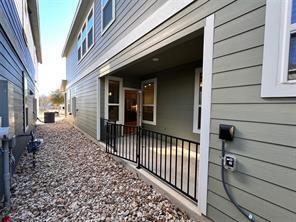 Building Photo - 1617 Coral Sunrise Trl