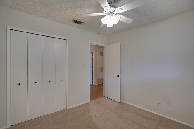 Building Photo - 4601 Gray Fox Dr