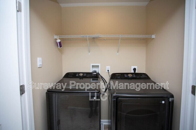 Building Photo - 239 Macoun Way