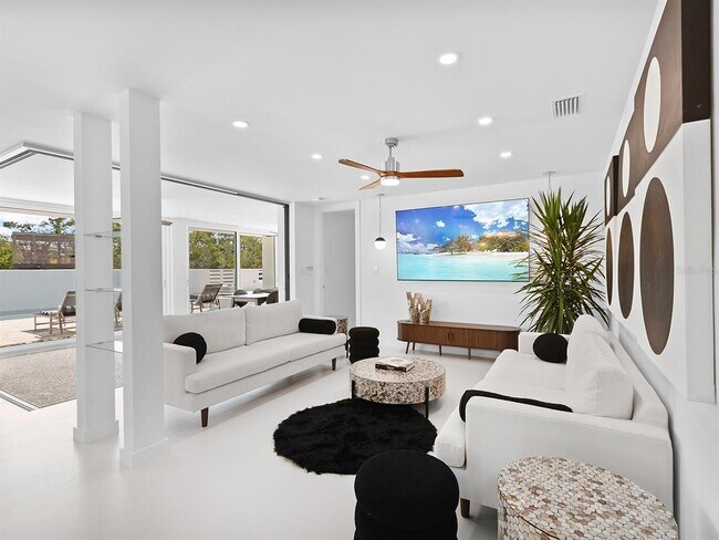 Building Photo - 7647 Sanderling Rd