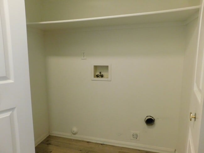 Building Photo - Duplex in Family Friendly Neighborhood