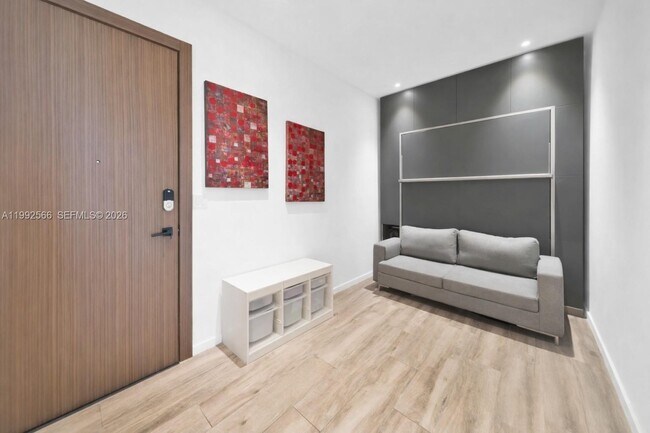 Building Photo - 3156 SW 27th Ave