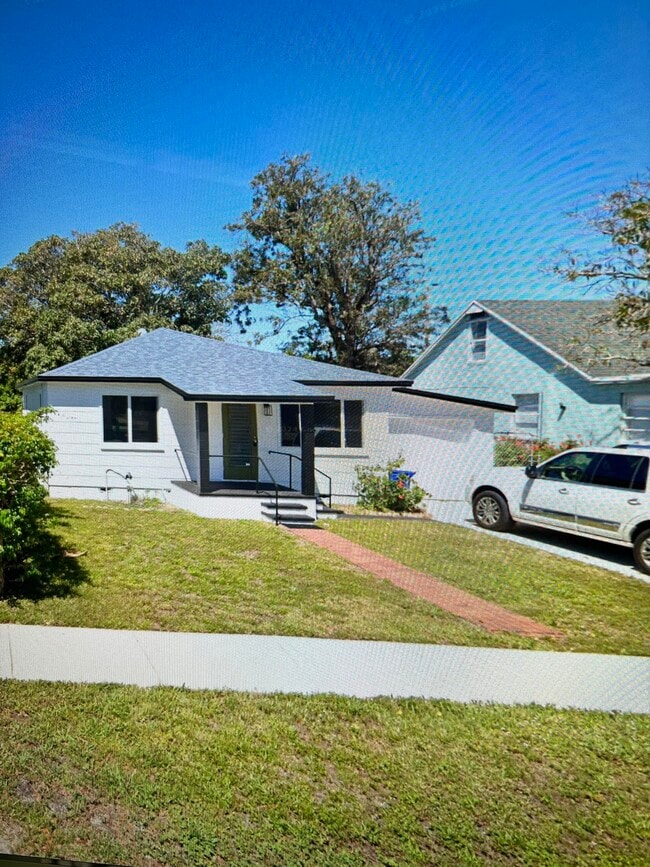 Primary Photo - 515 N 7th St