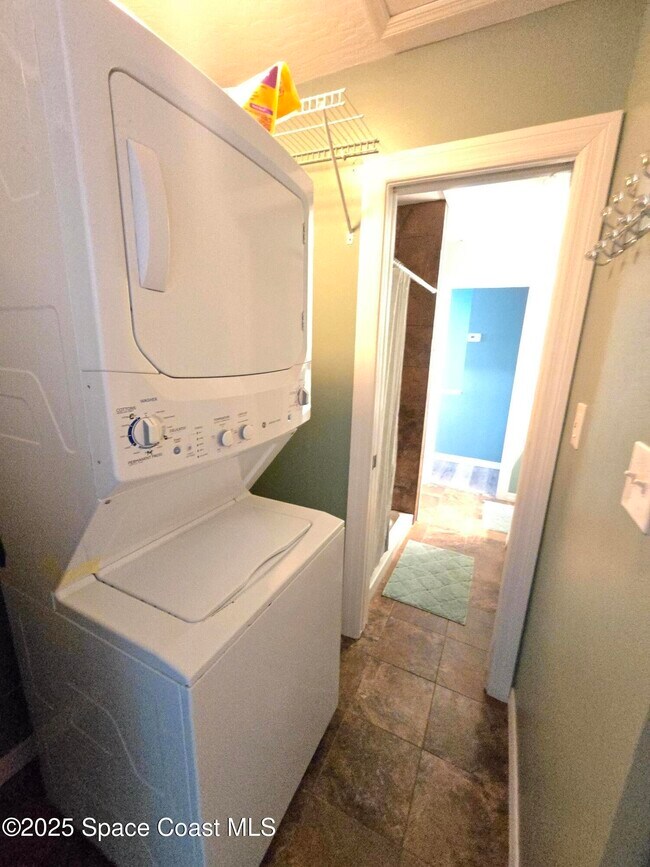 Building Photo - 0000 Pineapple Ave