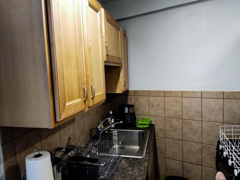 Kitchen - 21 E Centre St