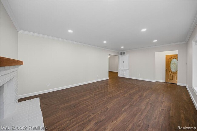 Building Photo - 6695 Lahser Rd