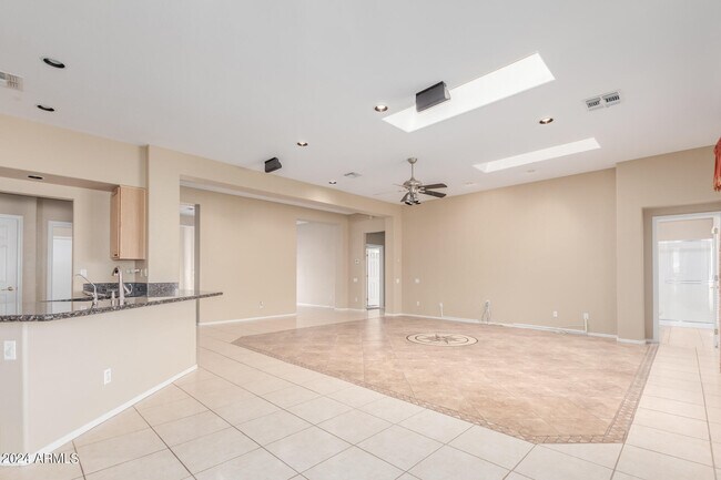 Building Photo - 6530 W Chester Rd