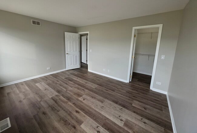 Building Photo - 675 Fieldcrest Dr