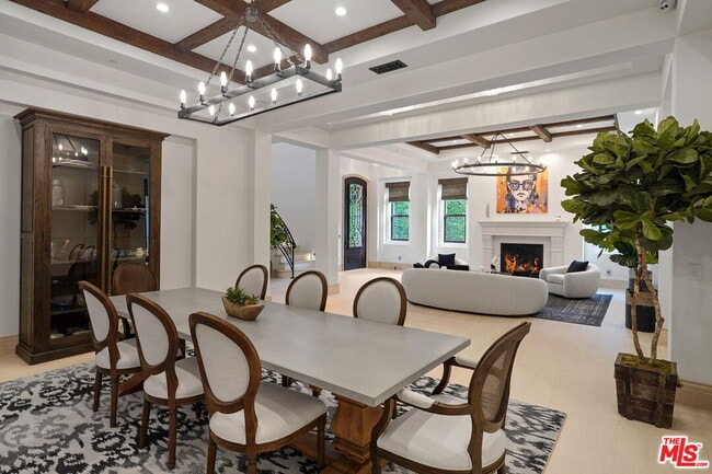 Building Photo - 20101 SW Cypress St