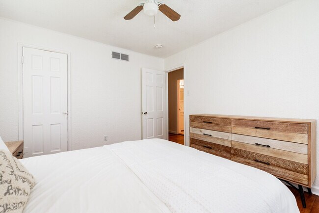 Building Photo - 9501 Upland Dr