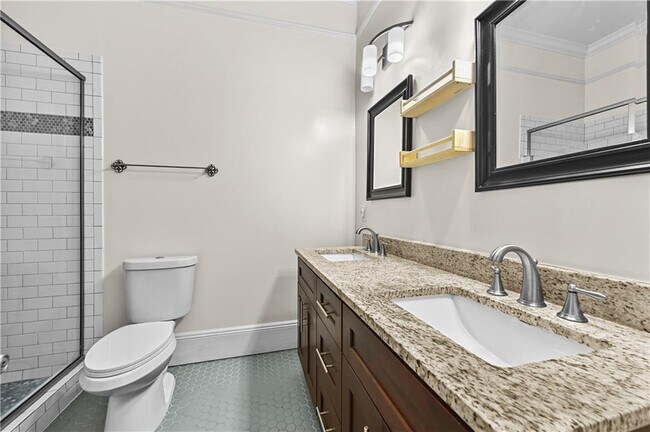 Building Photo - 470 Kelly St SE