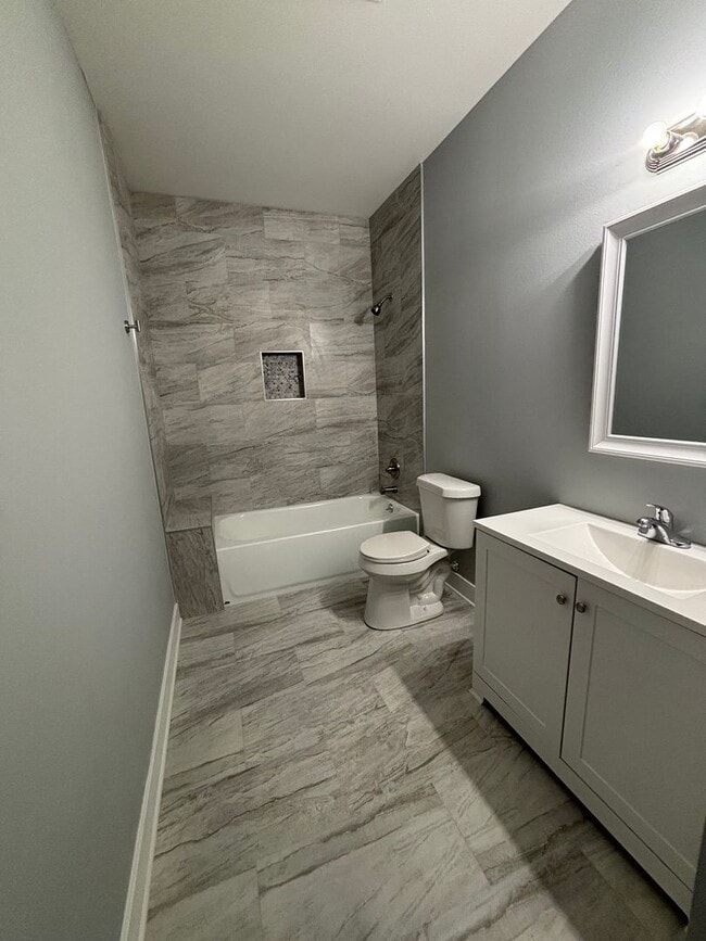 Building Photo - 5 bedrooms!! Remodeled top to bottom!