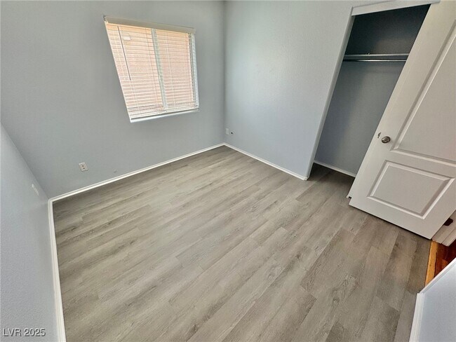 Building Photo - 2276 Chestnut Ranch Ave