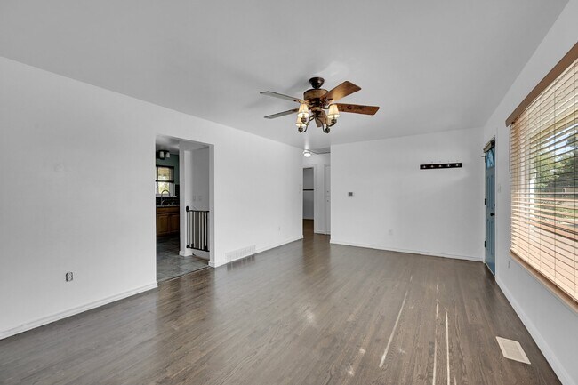 Building Photo - $2,095.95 with $300 off the first month's Rent - 4 Bedrooms, 2 Bathrooms, Single Family Home in C...