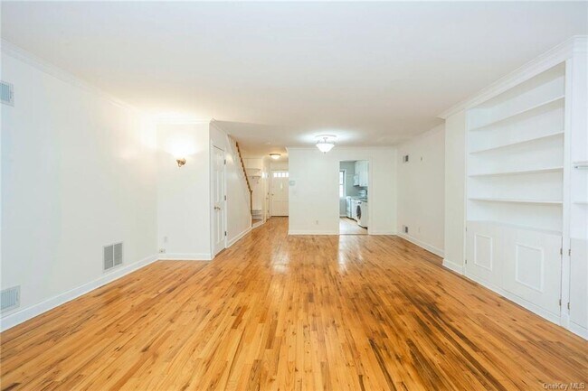 Building Photo - 130 Texas Ave