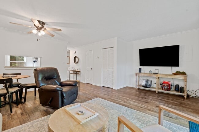 Building Photo - 747 Spring Meadows Dr