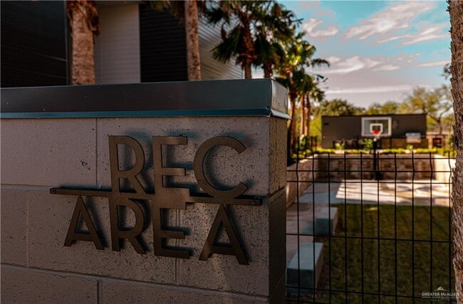 Building Photo - 11 S Ware Rd