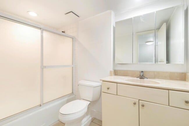 Building Photo - 630 Ocean Dr