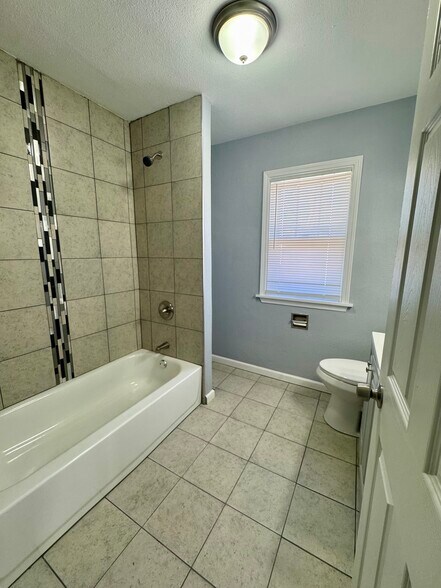 Building Photo - 1215 18th Ave