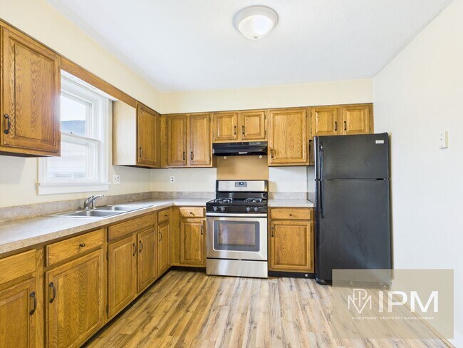 Building Photo - 44 N Main St