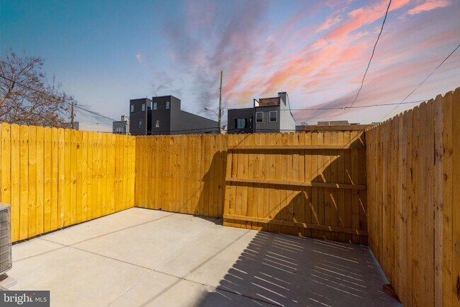 Building Photo - 1423 N 8th St