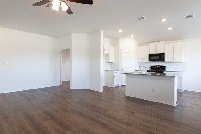 Building Photo - 3 Bedroom Plus Study and 3 car garage!