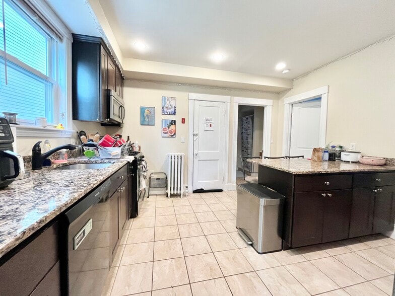 Building Photo - 58 Atkins St